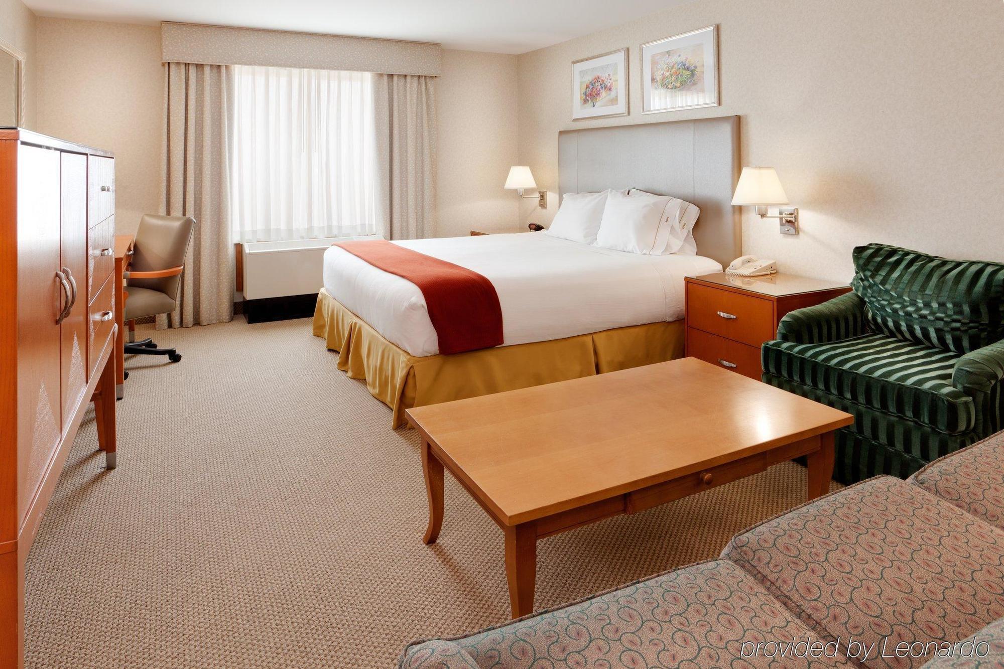 Holiday Inn Express Hotel & Suites Warwick-Providence Airport, An Ihg Hotel Стая снимка